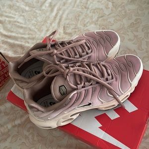 Nike air max pluses for women